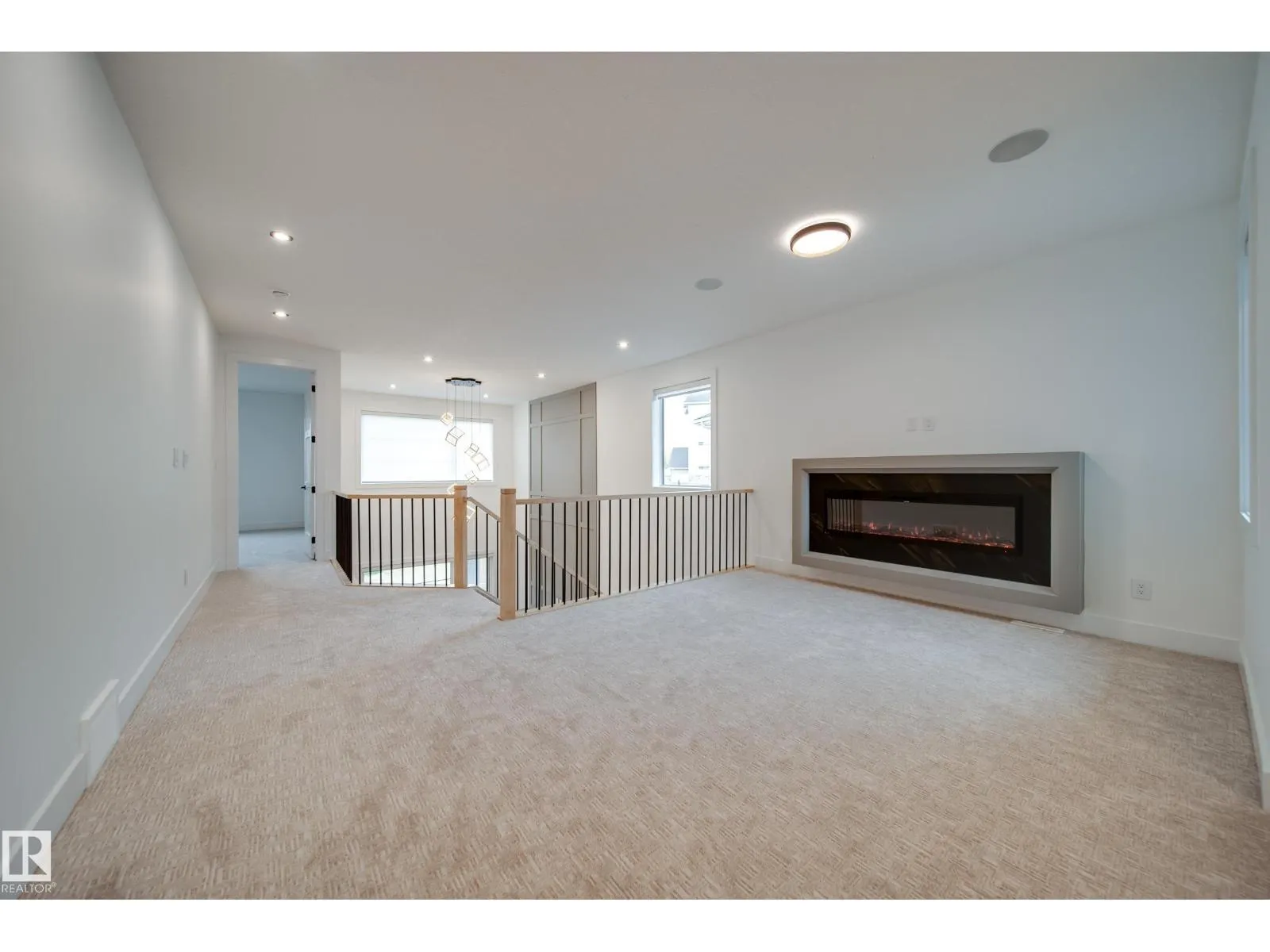3142 Magpie WY NW