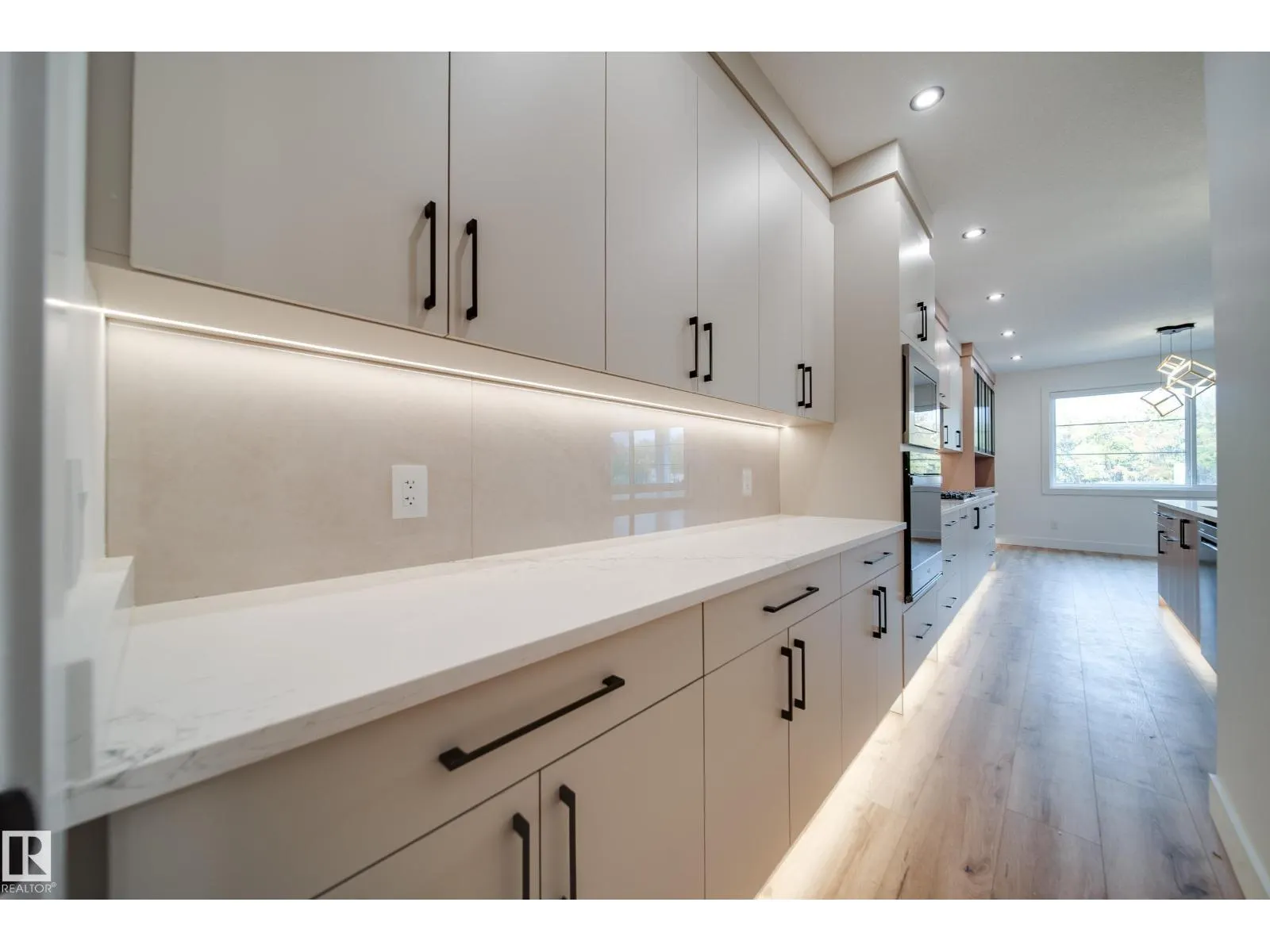 3142 Magpie WY NW