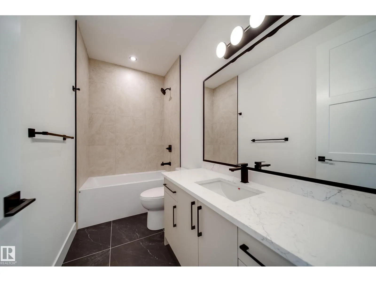3142 Magpie WY NW