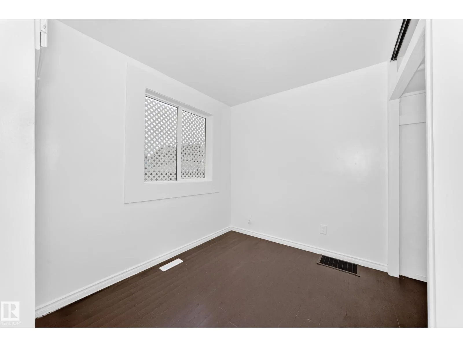 11014 95 ST NW