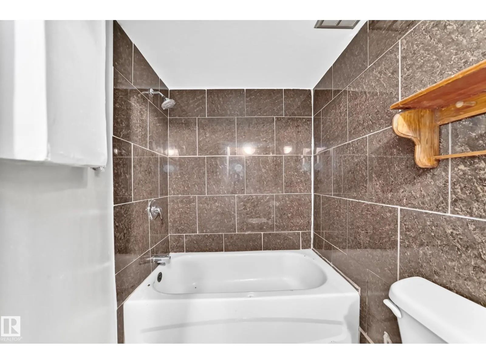 11014 95 ST NW