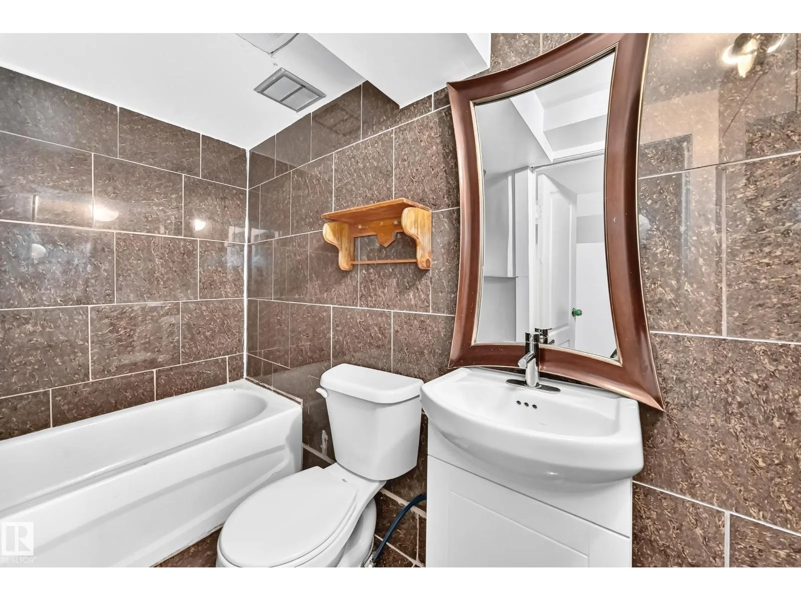 11014 95 ST NW