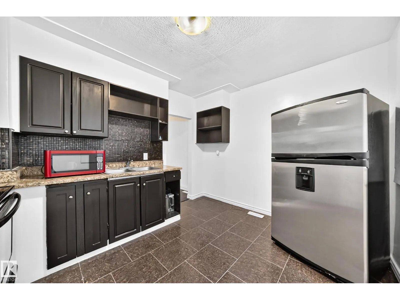 11014 95 ST NW