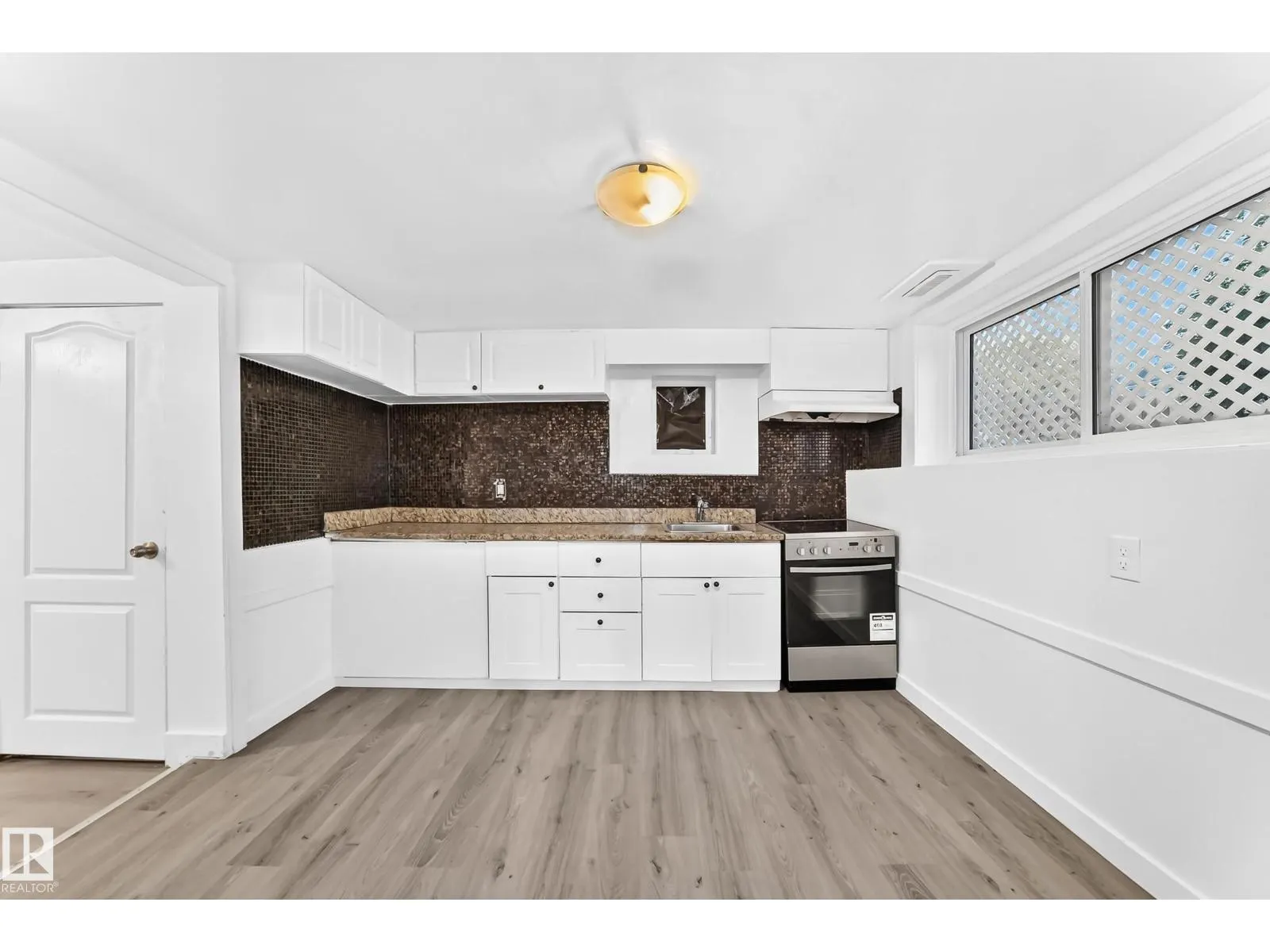 11014 95 ST NW
