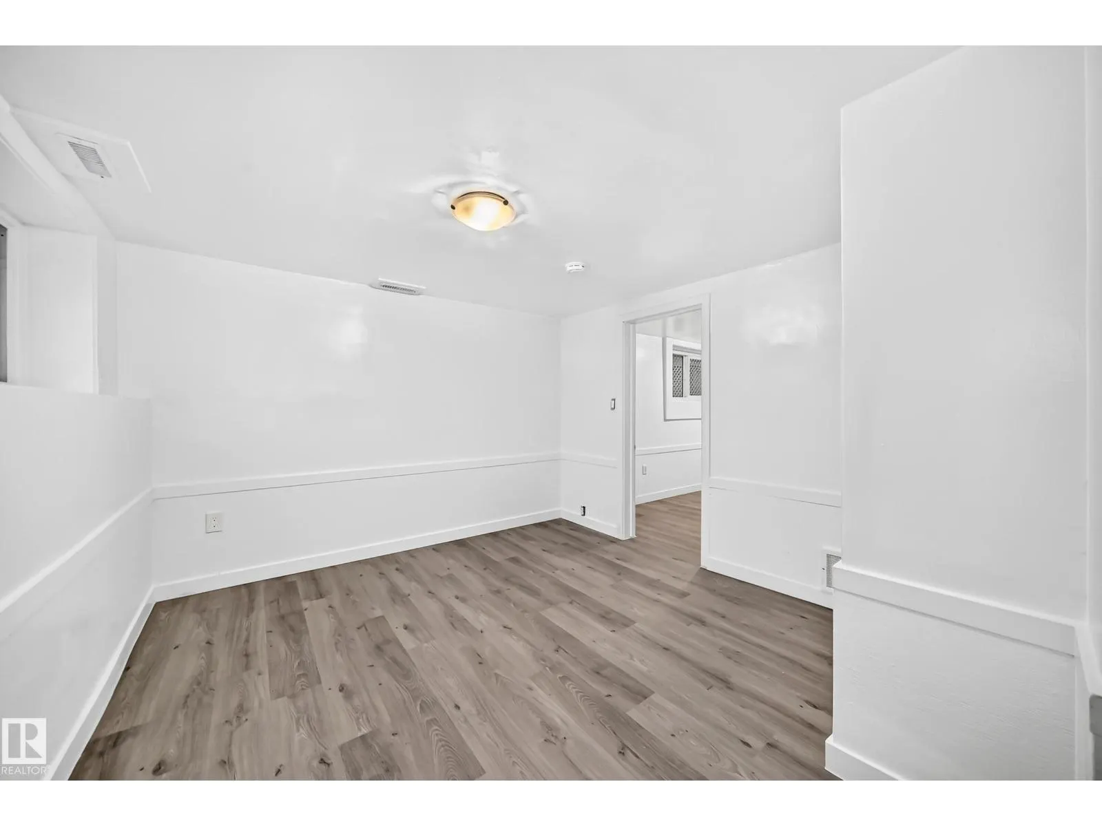 11014 95 ST NW
