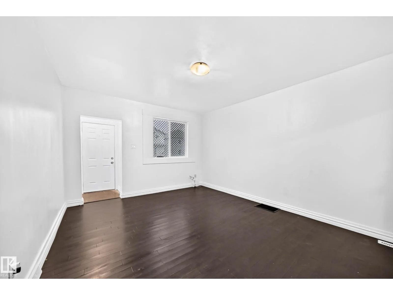11014 95 ST NW