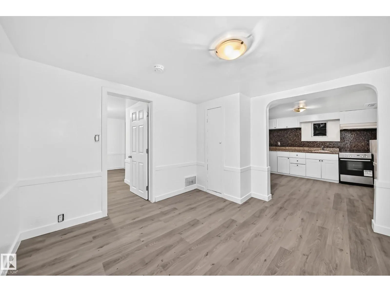 11014 95 ST NW