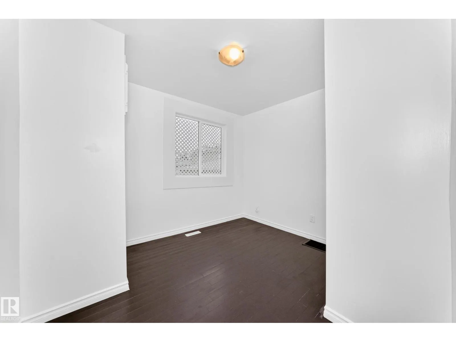 11014 95 ST NW