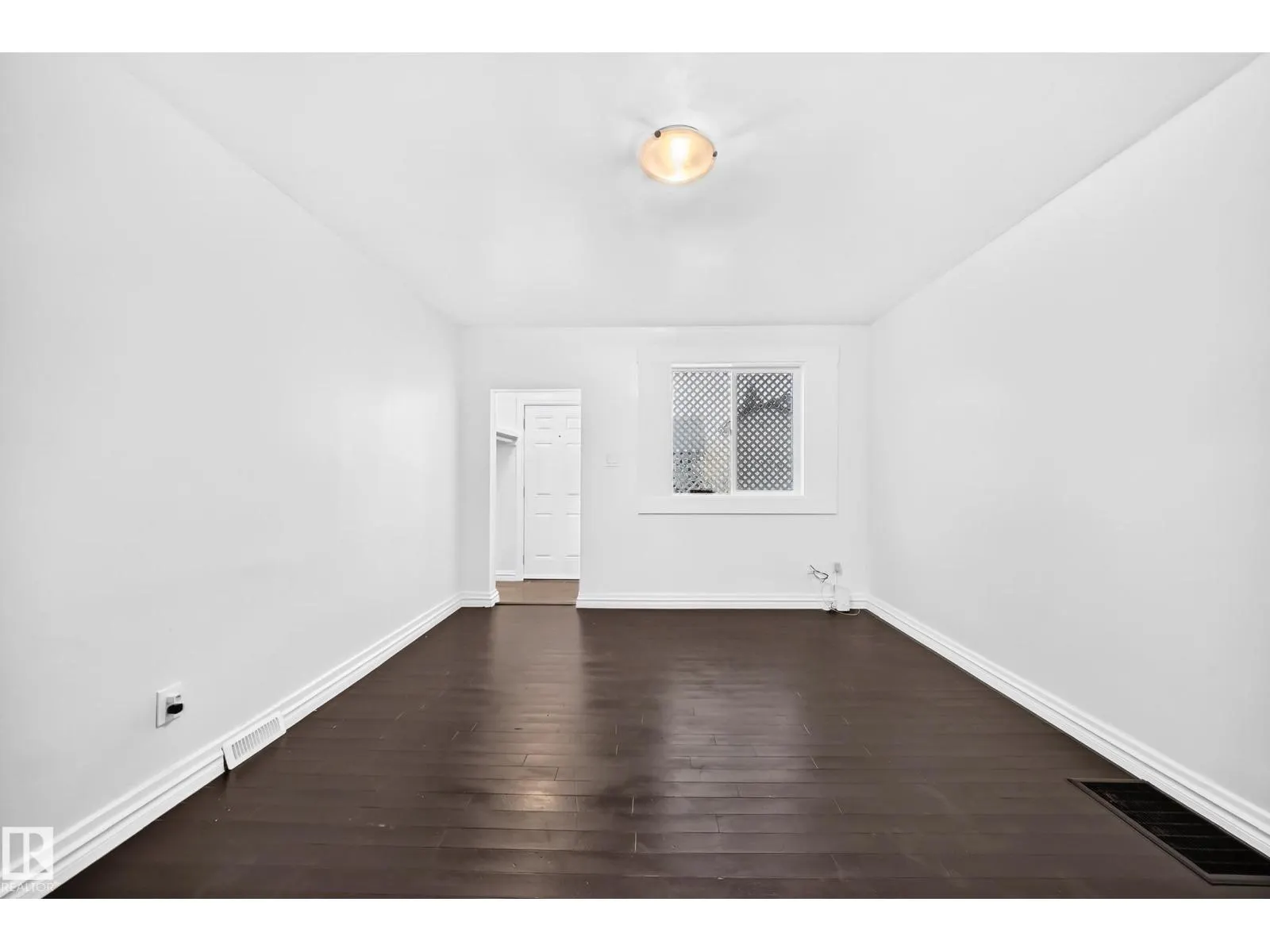 11014 95 ST NW