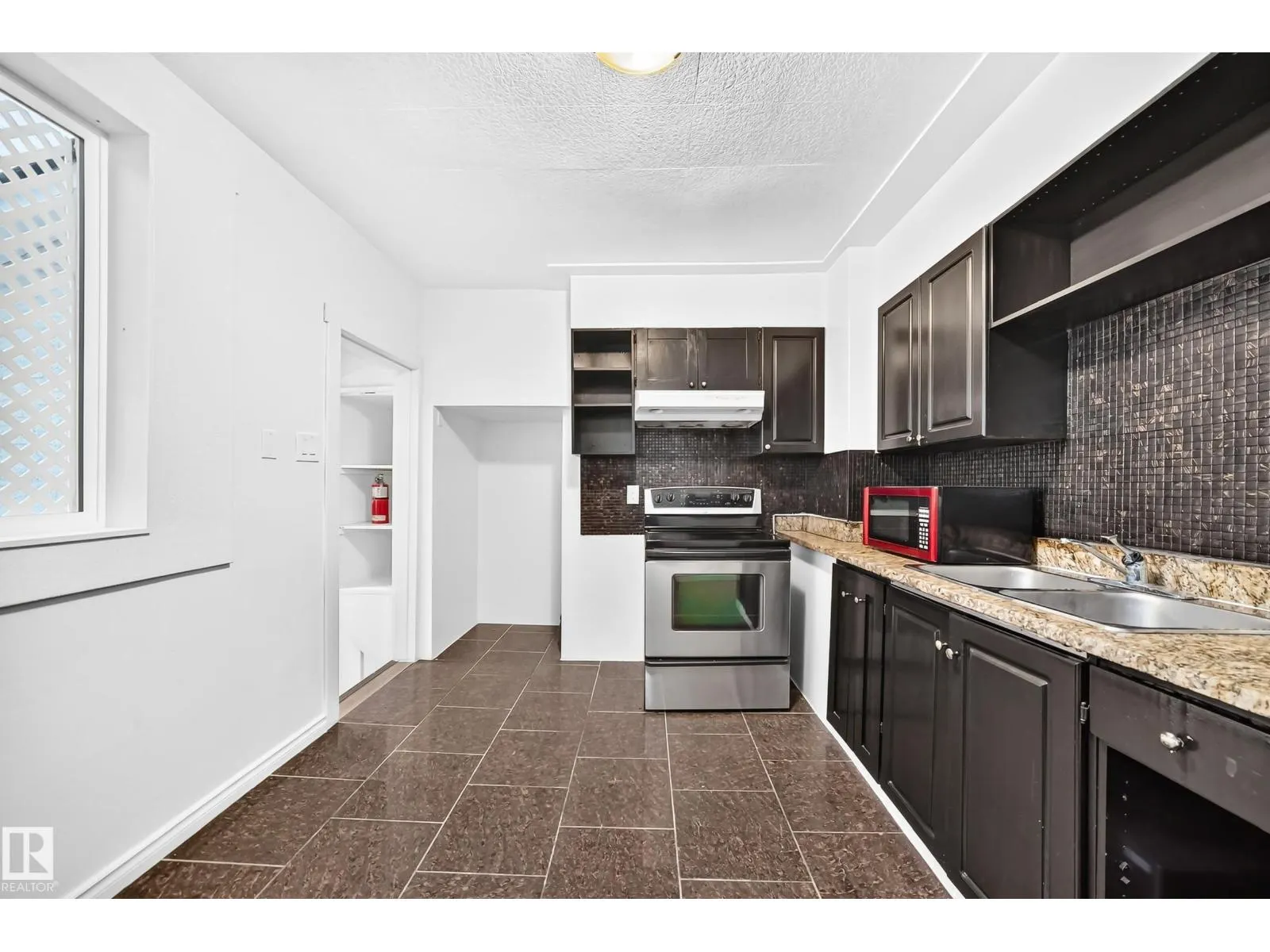 11014 95 ST NW