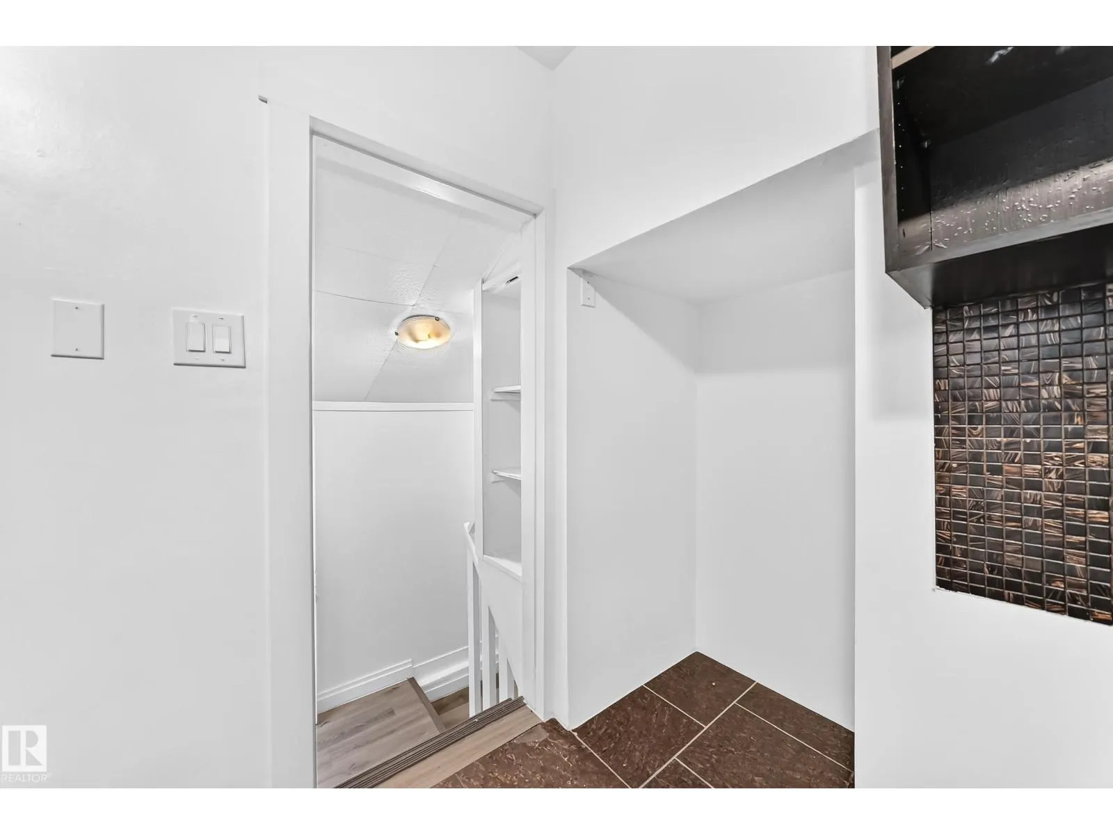 11014 95 ST NW