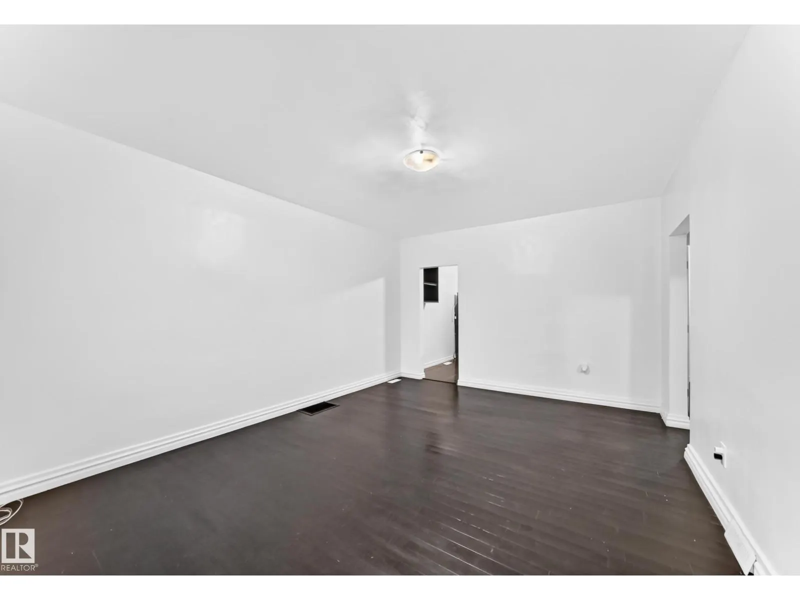 11014 95 ST NW