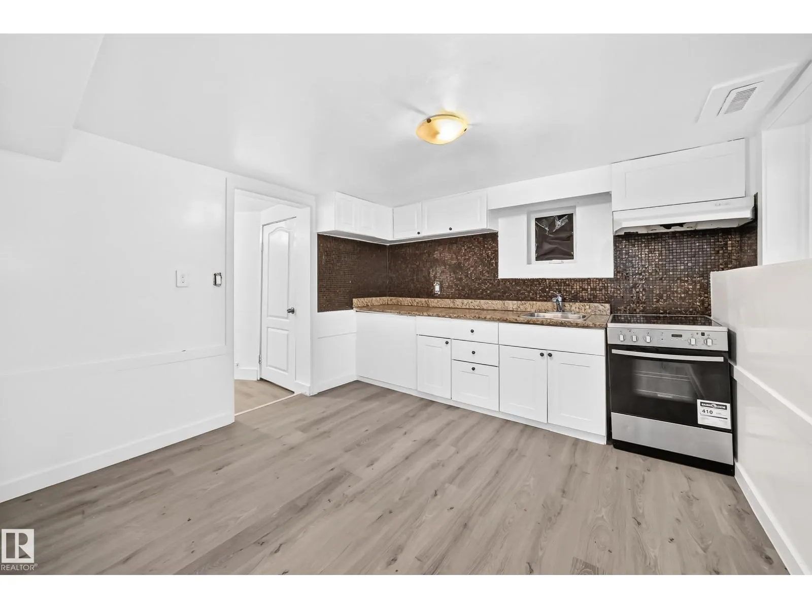 11014 95 ST NW