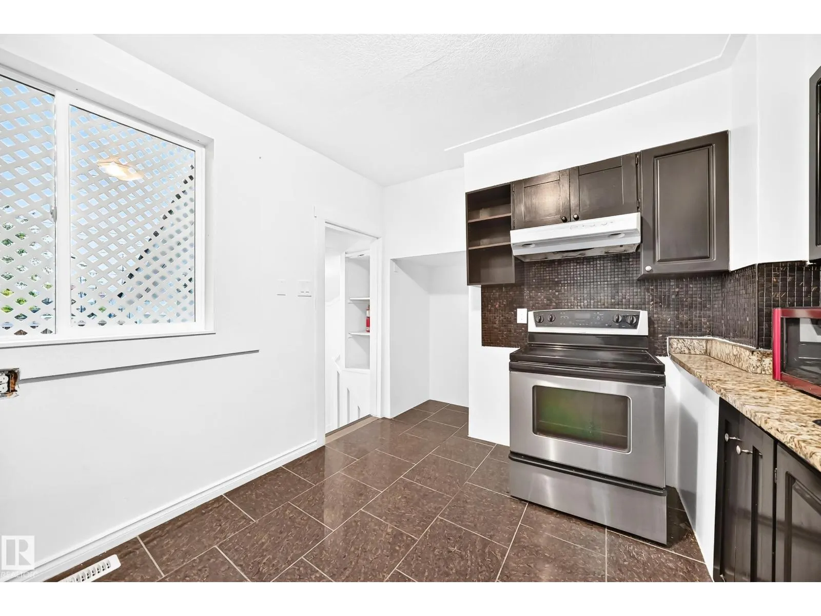 11014 95 ST NW