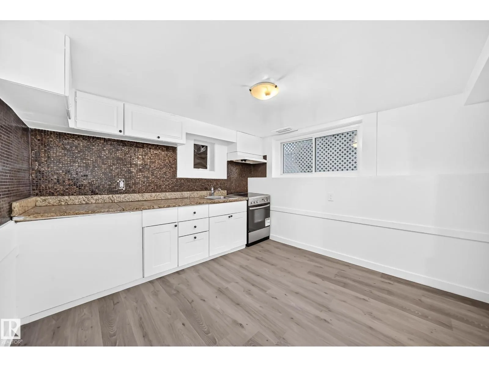 11014 95 ST NW