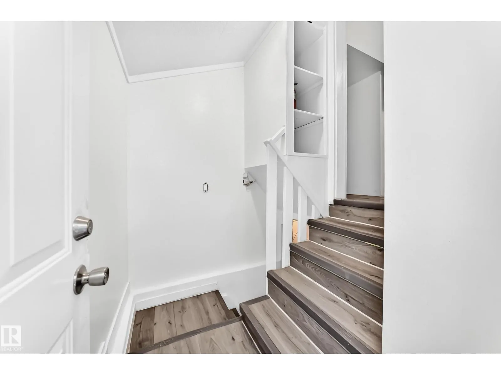 11014 95 ST NW