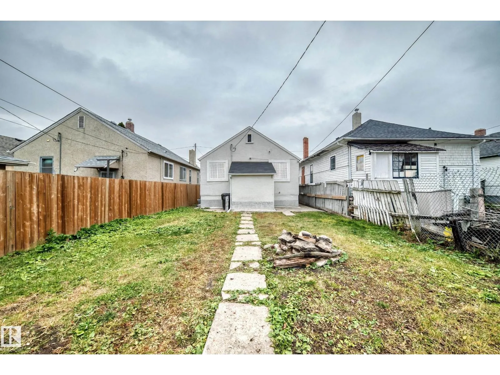 11014 95 ST NW