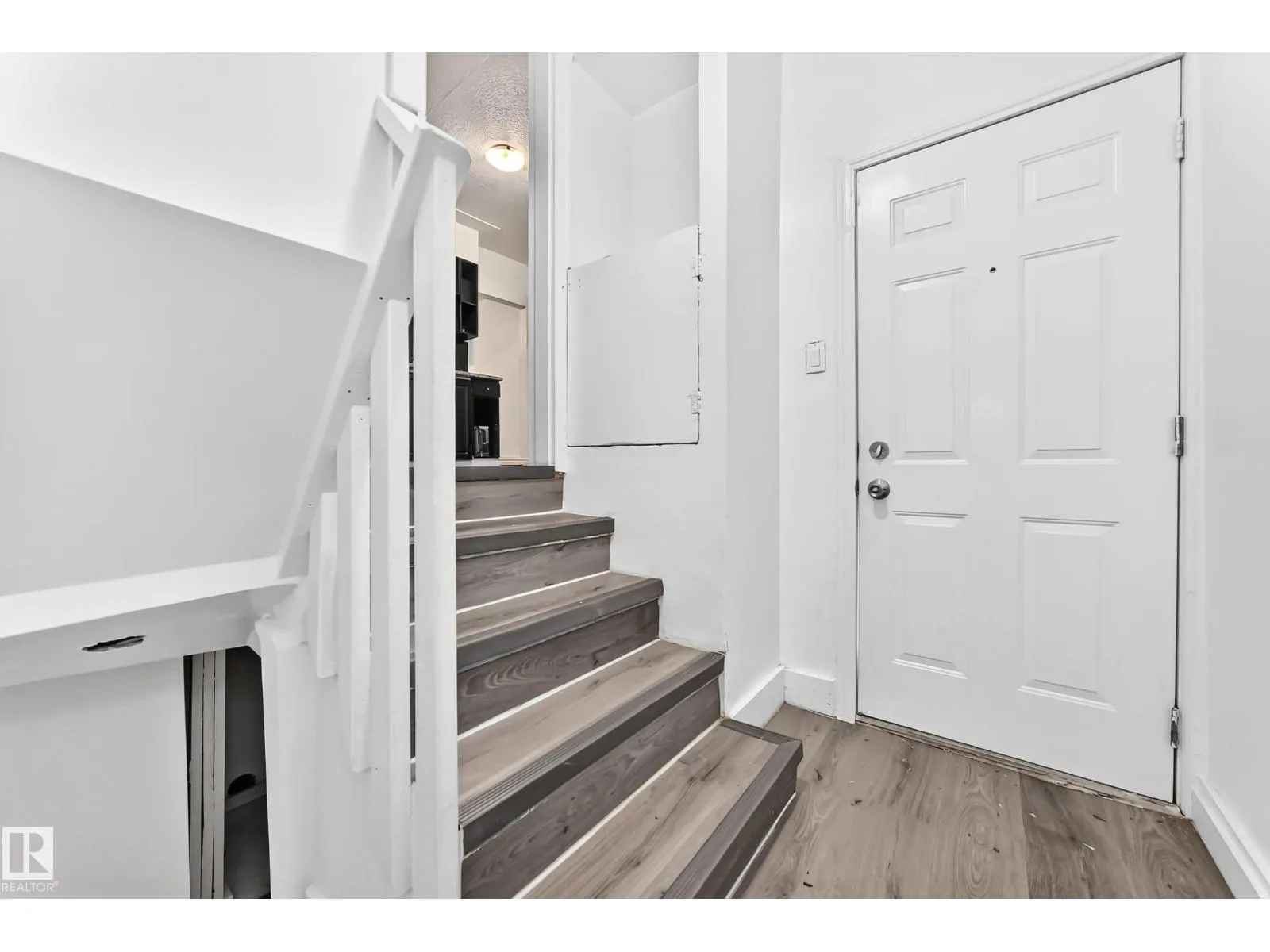 11014 95 ST NW