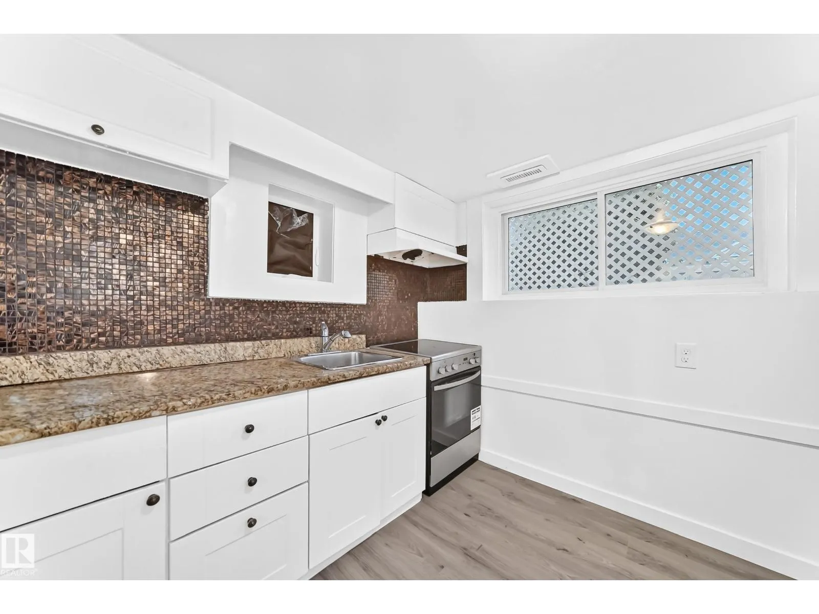11014 95 ST NW