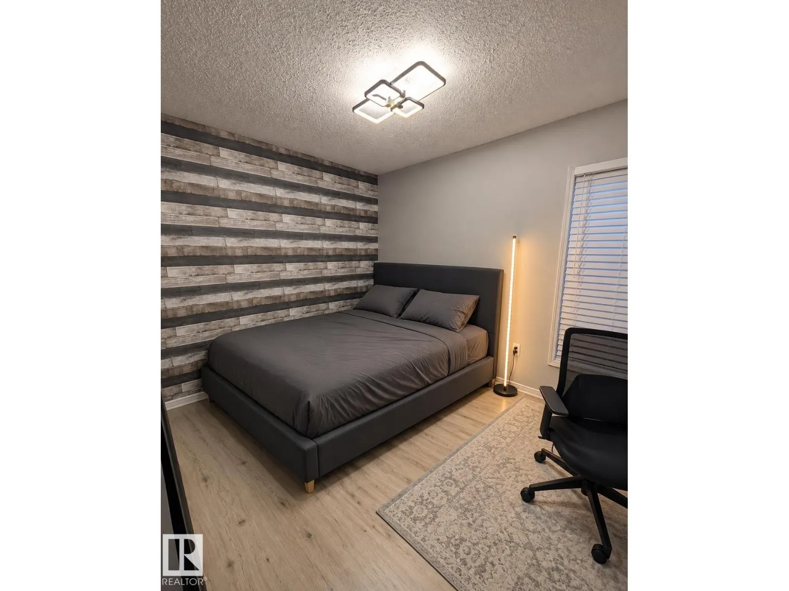 12034 25 Ave NW
