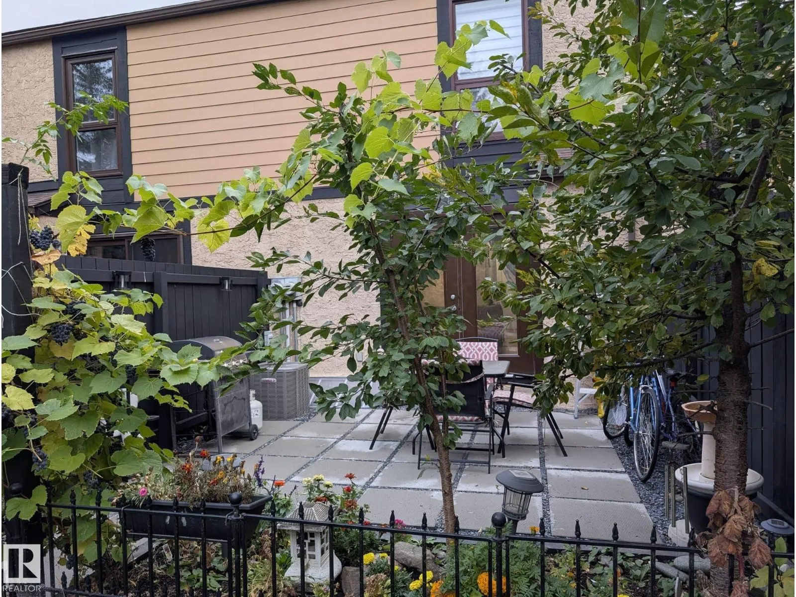 12034 25 Ave NW