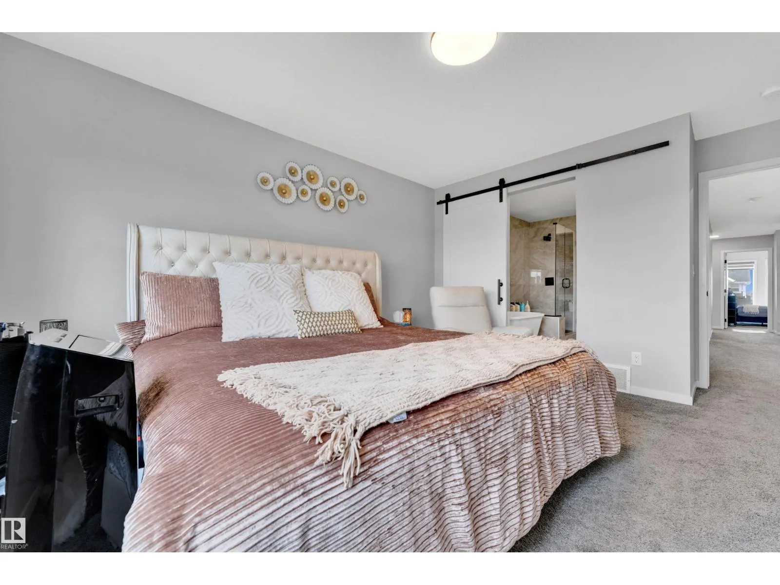 6364 174 AV NW