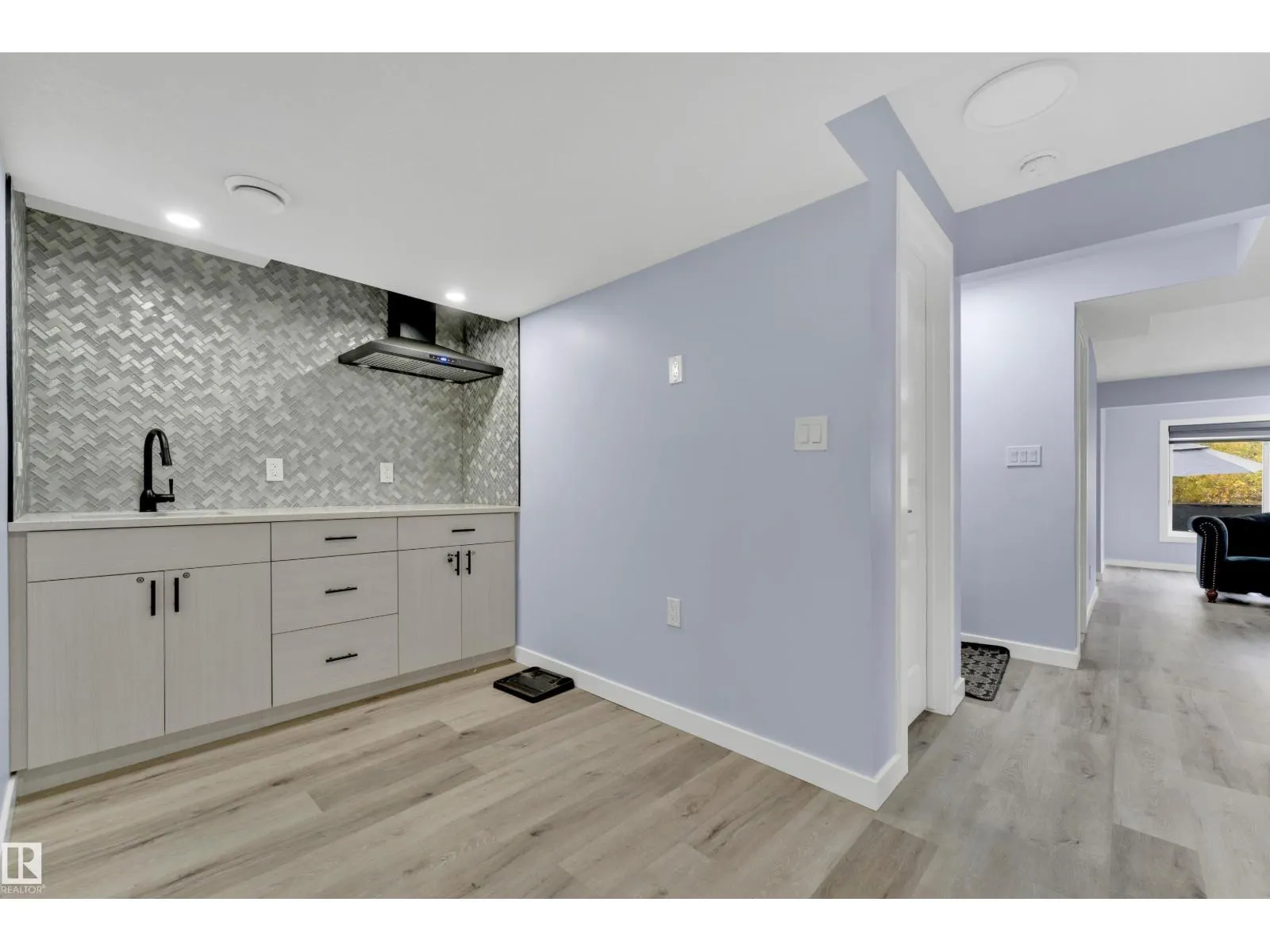 6364 174 AV NW