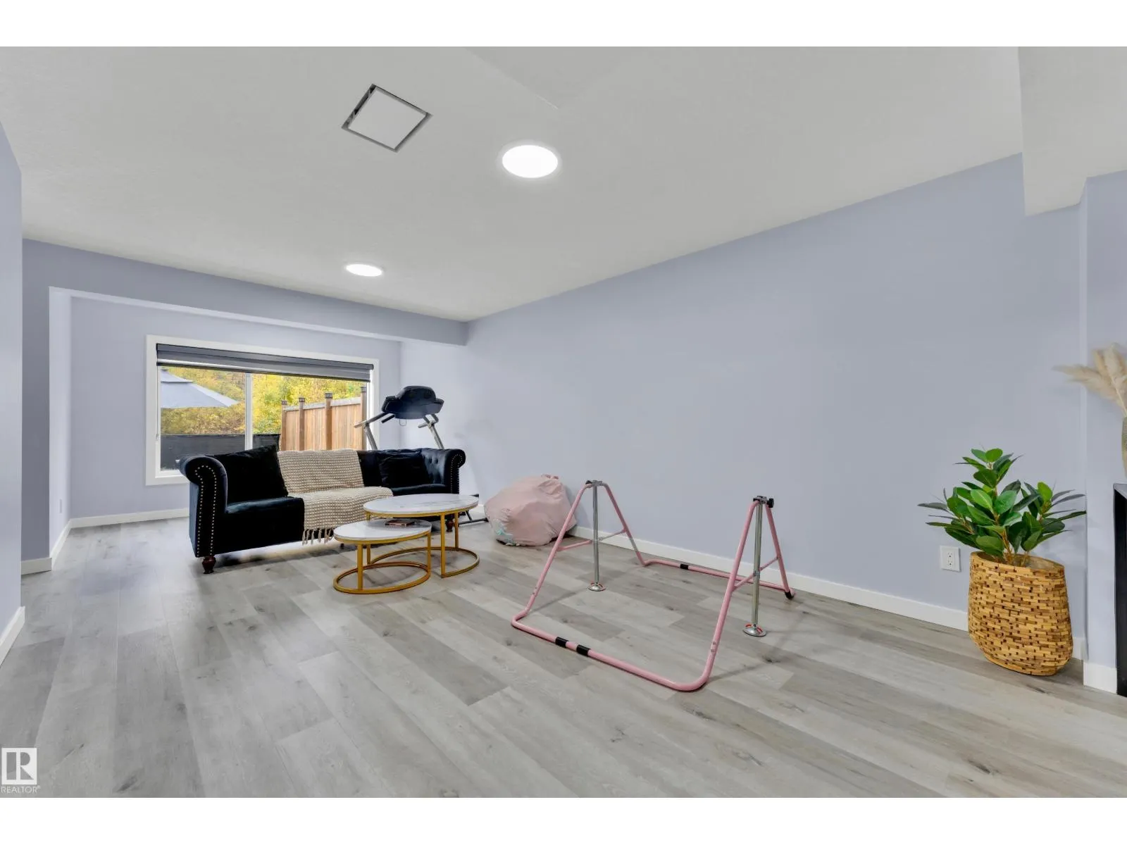 6364 174 AV NW