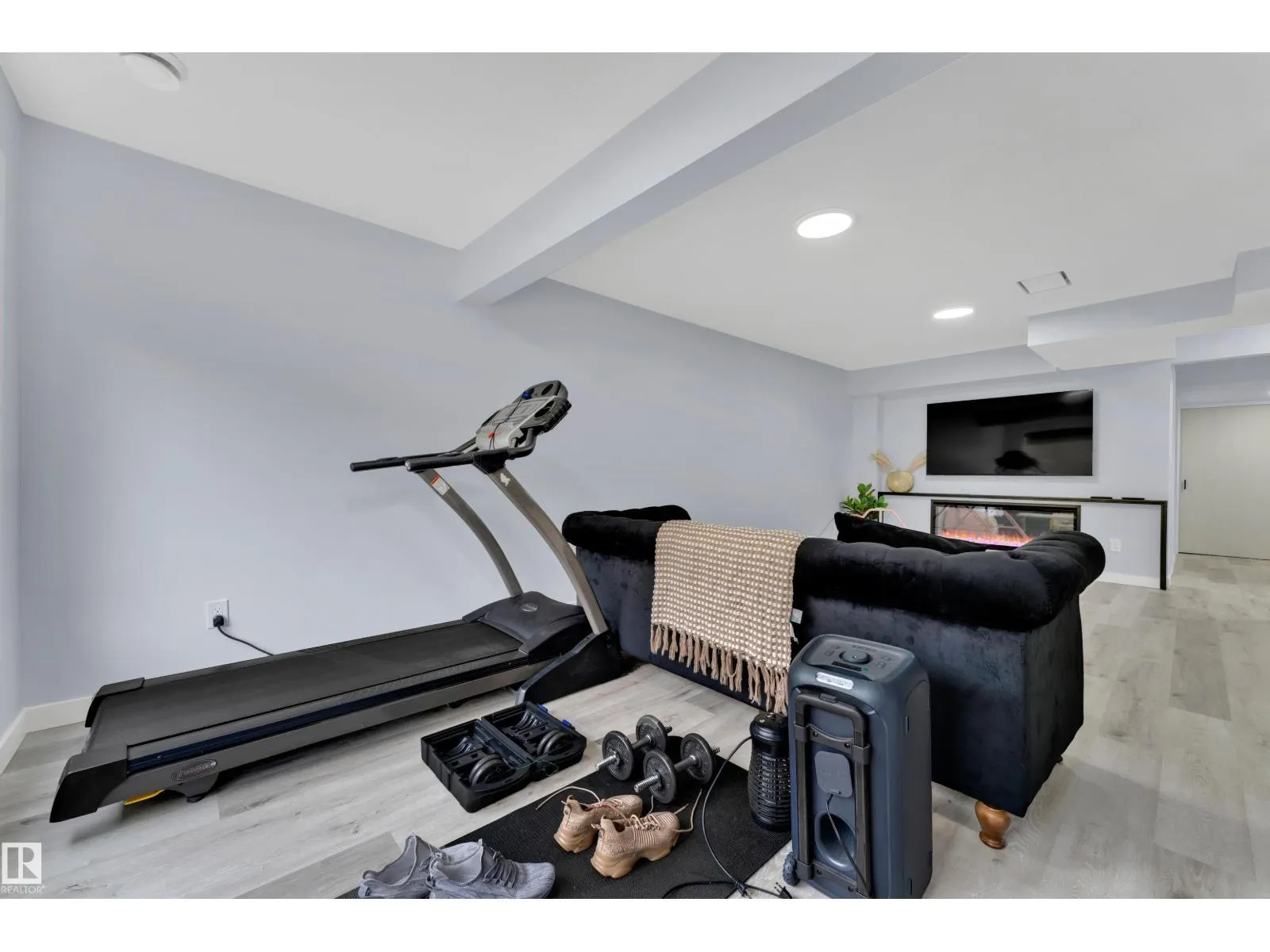 6364 174 AV NW