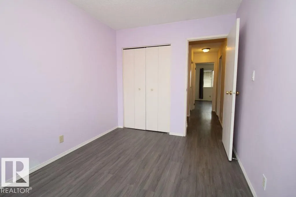 11393 22 AV NW
