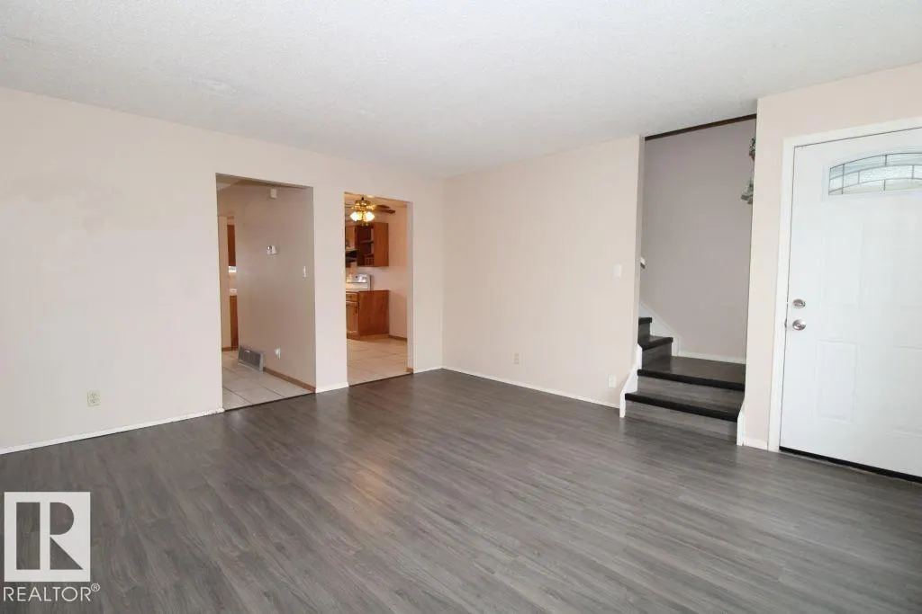 11393 22 AV NW