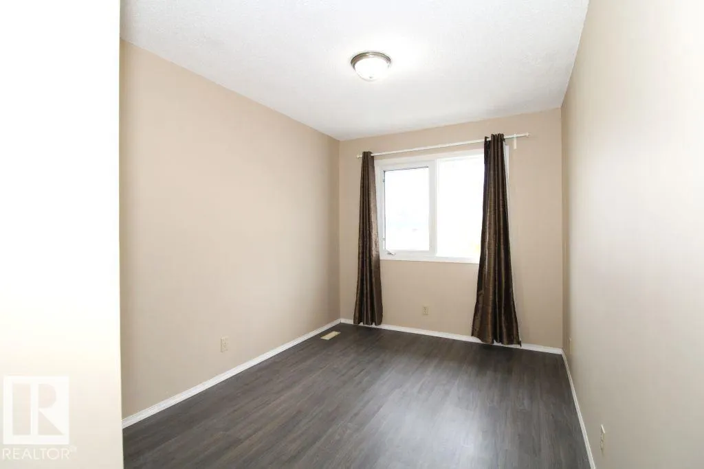 11393 22 AV NW