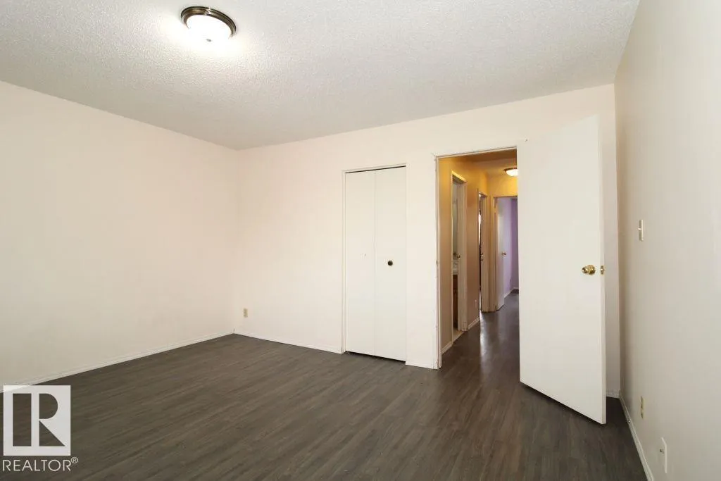 11393 22 AV NW