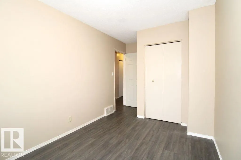 11393 22 AV NW