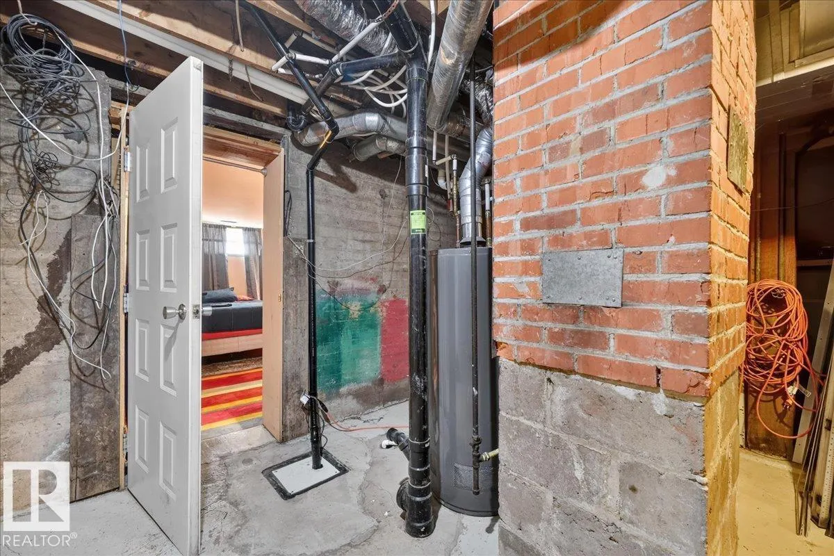 12331 107 ST NW