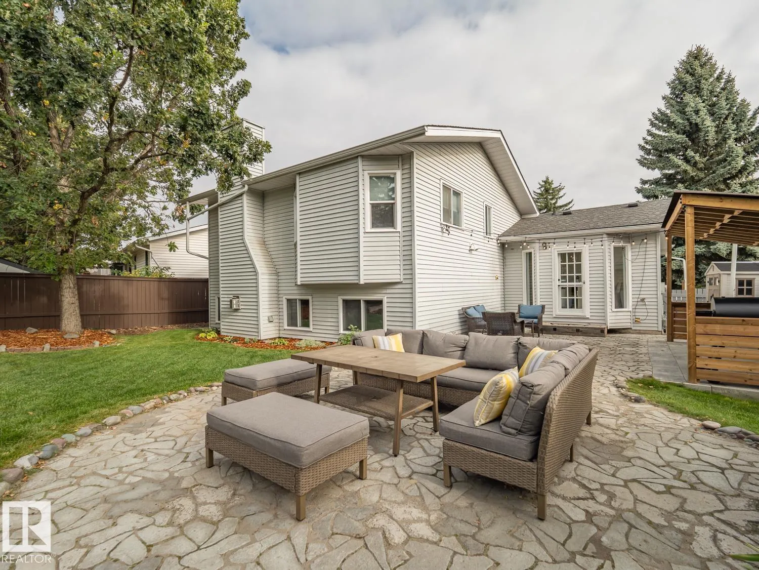 14725 46 AV NW