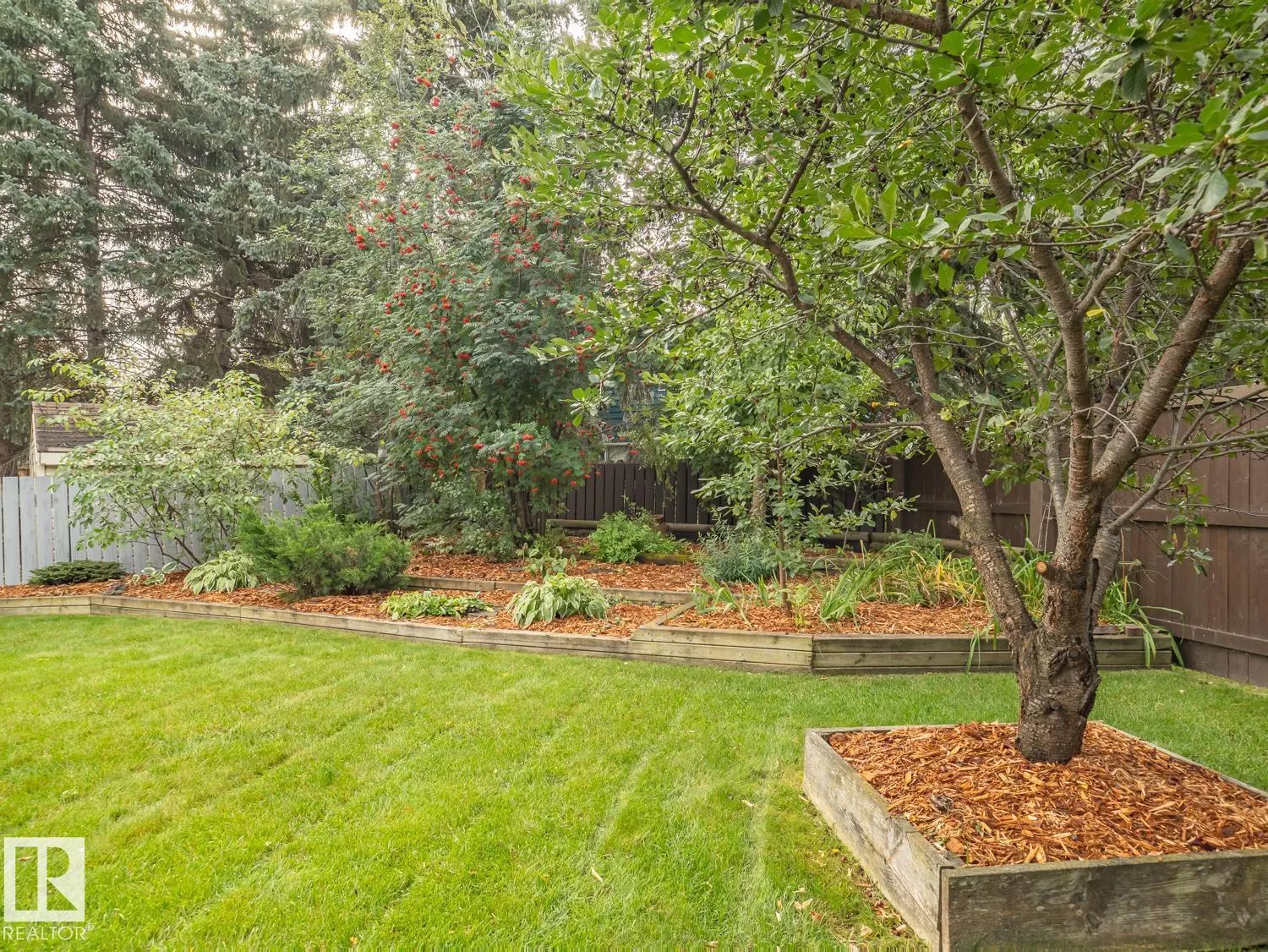 14725 46 AV NW