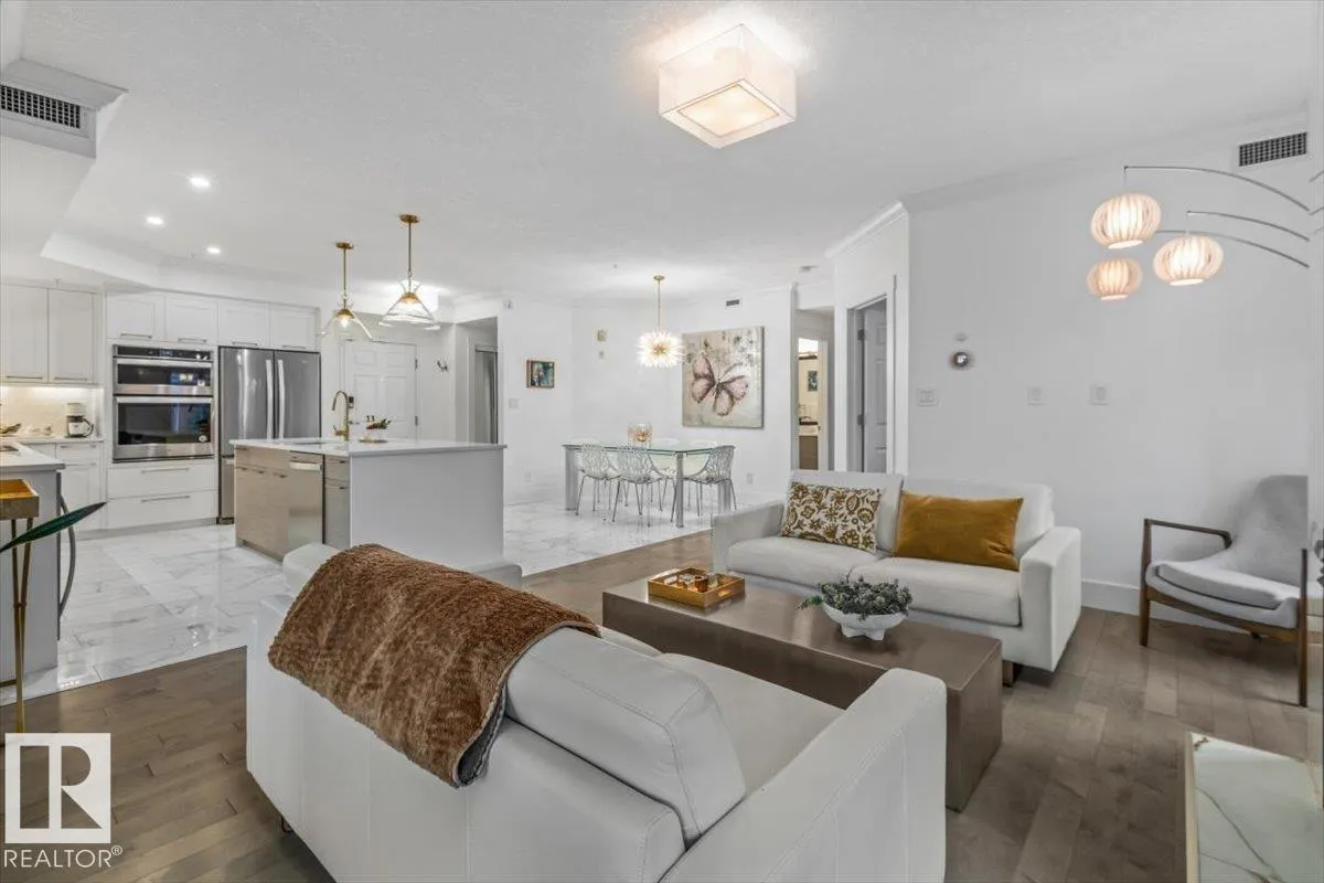 #209 9819 96A ST NW