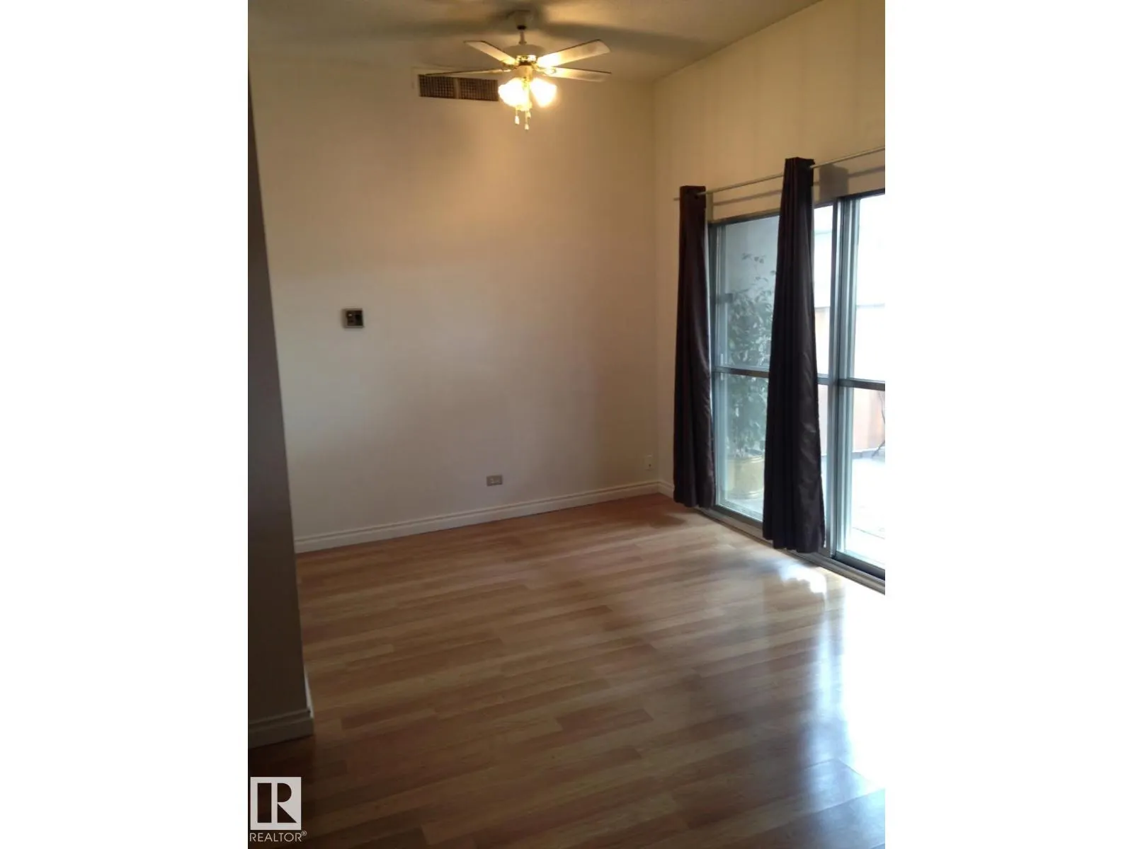 #102 10140 120 ST NW