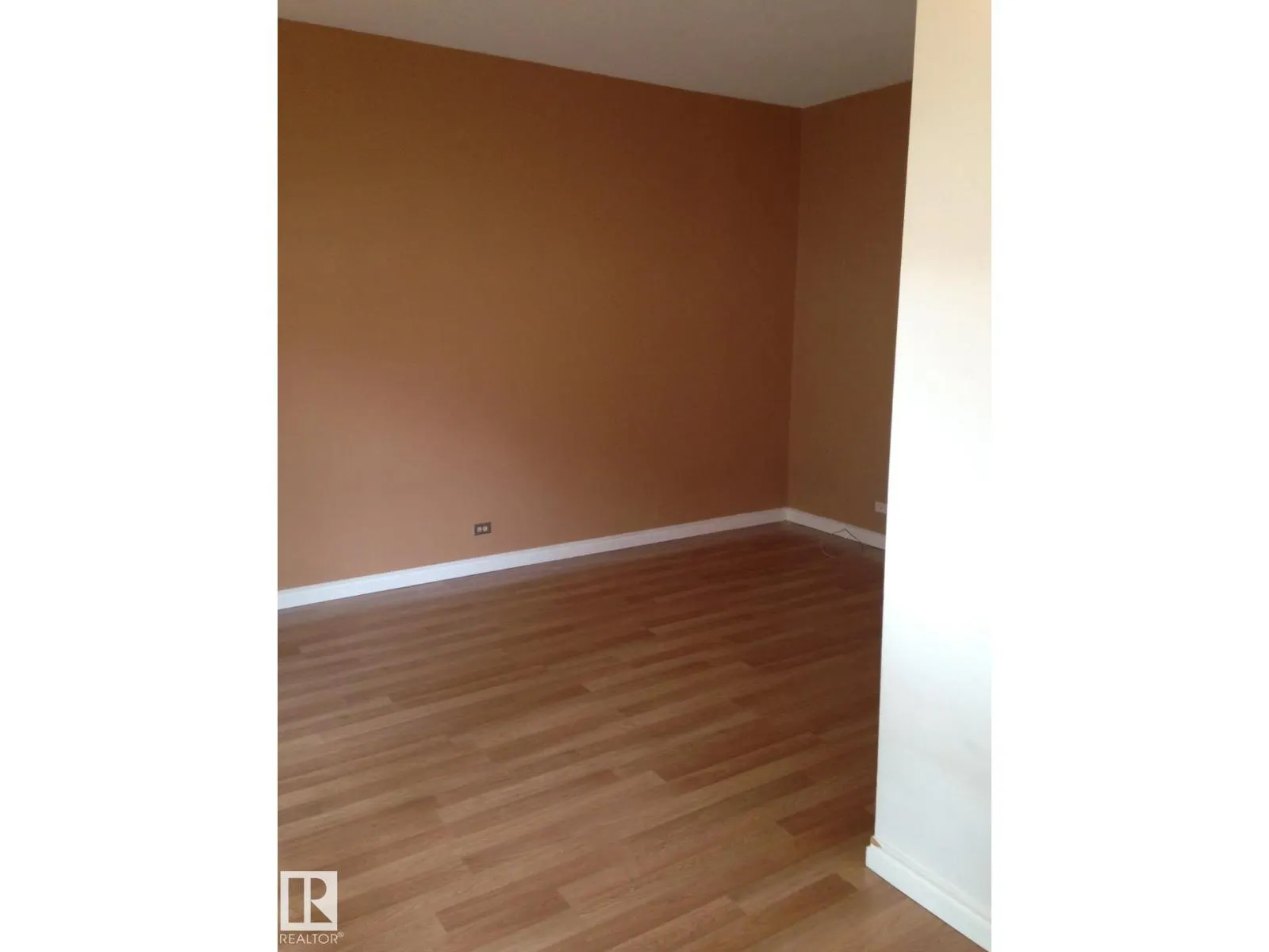 #102 10140 120 ST NW
