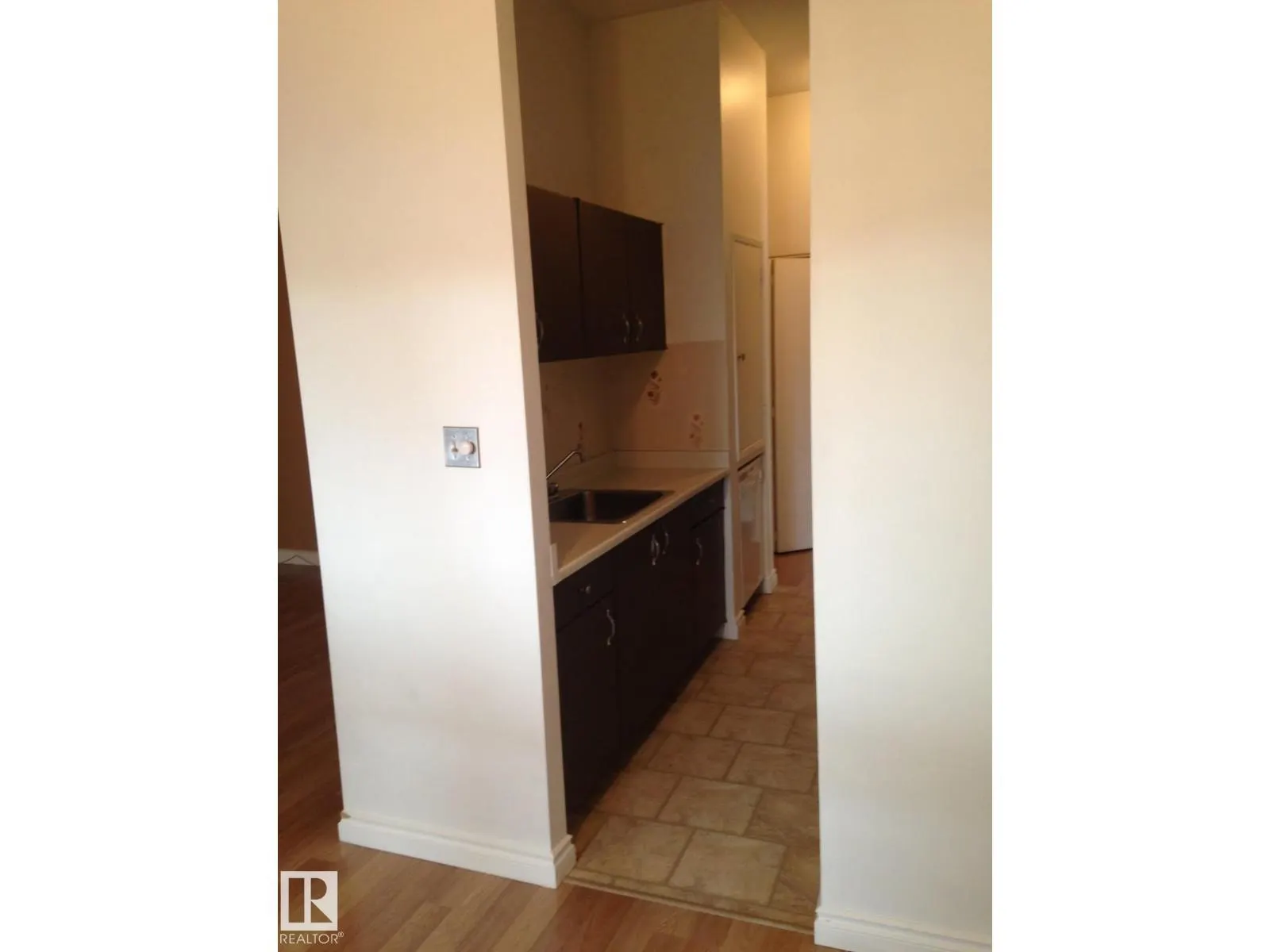 #102 10140 120 ST NW