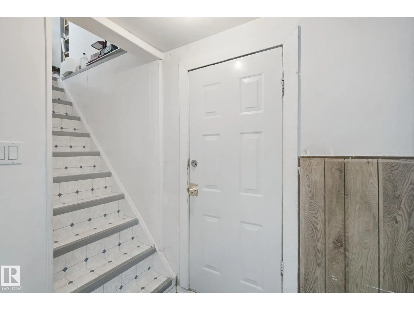 11946 70 ST NW