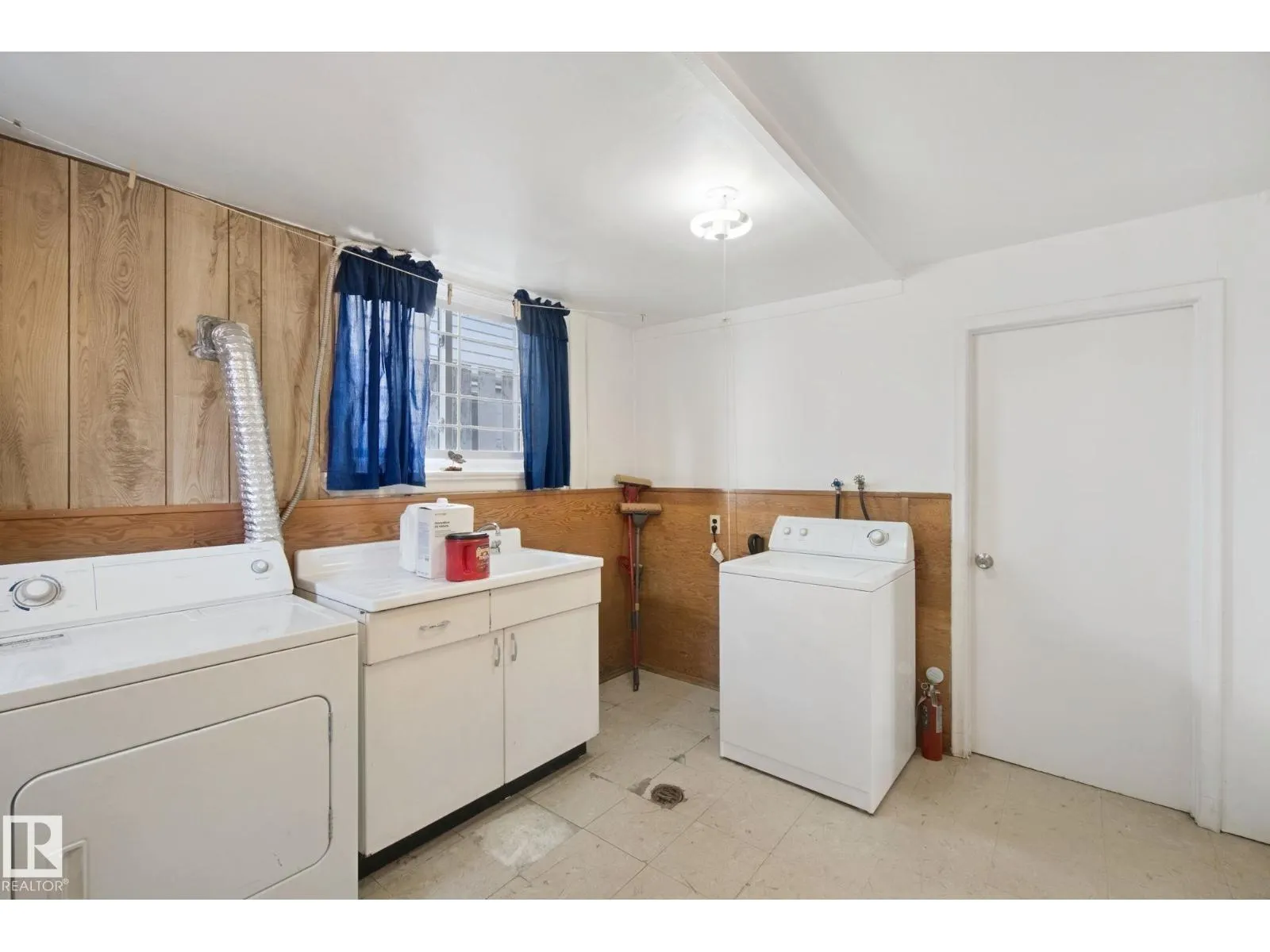 11946 70 ST NW