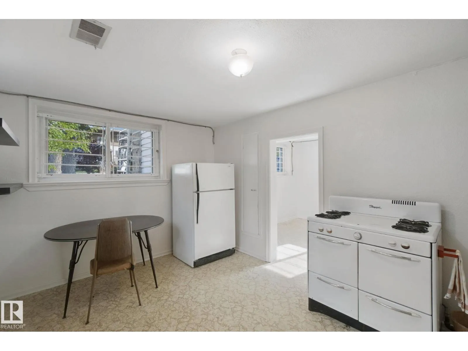 11946 70 ST NW