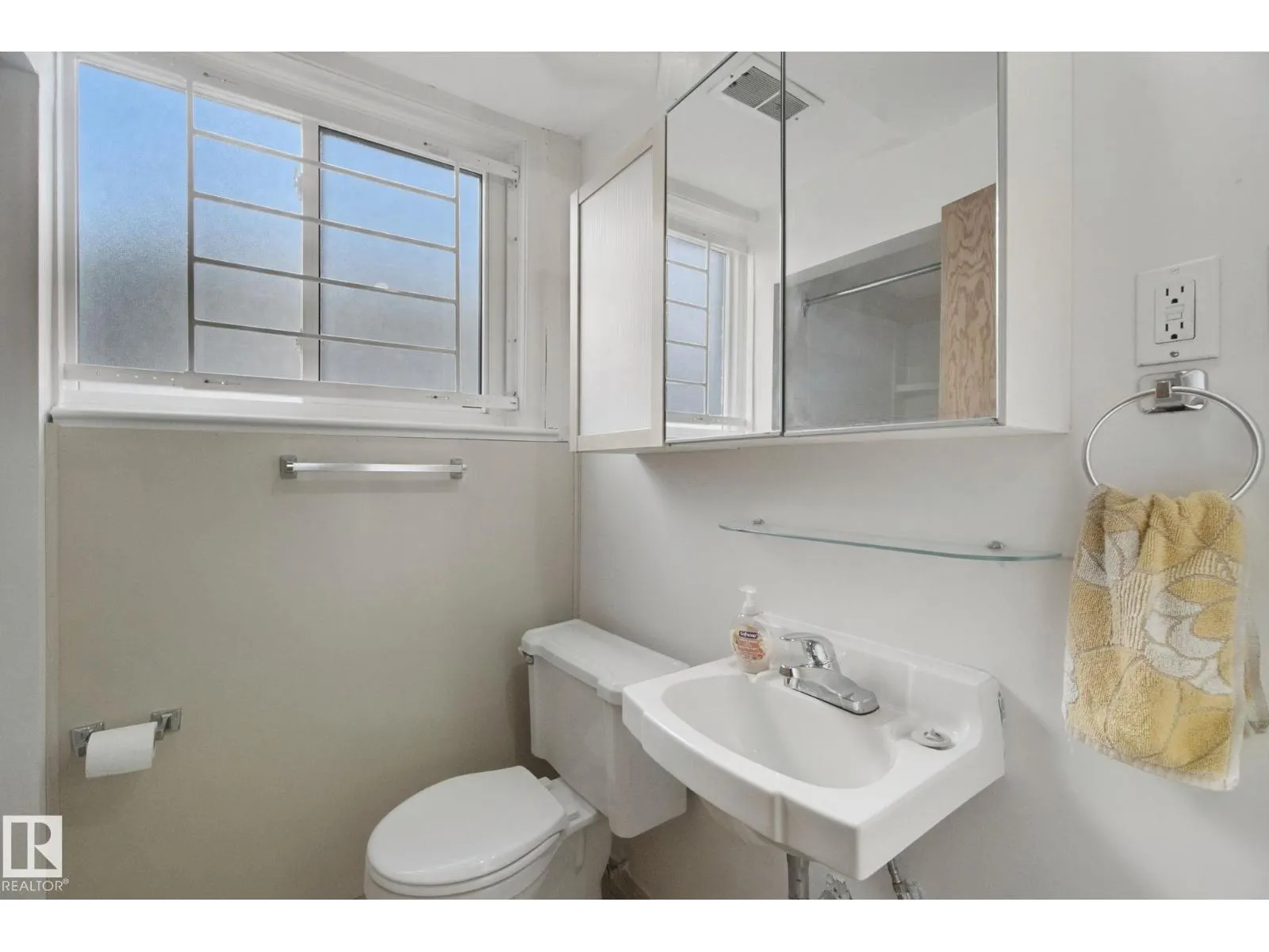 11946 70 ST NW