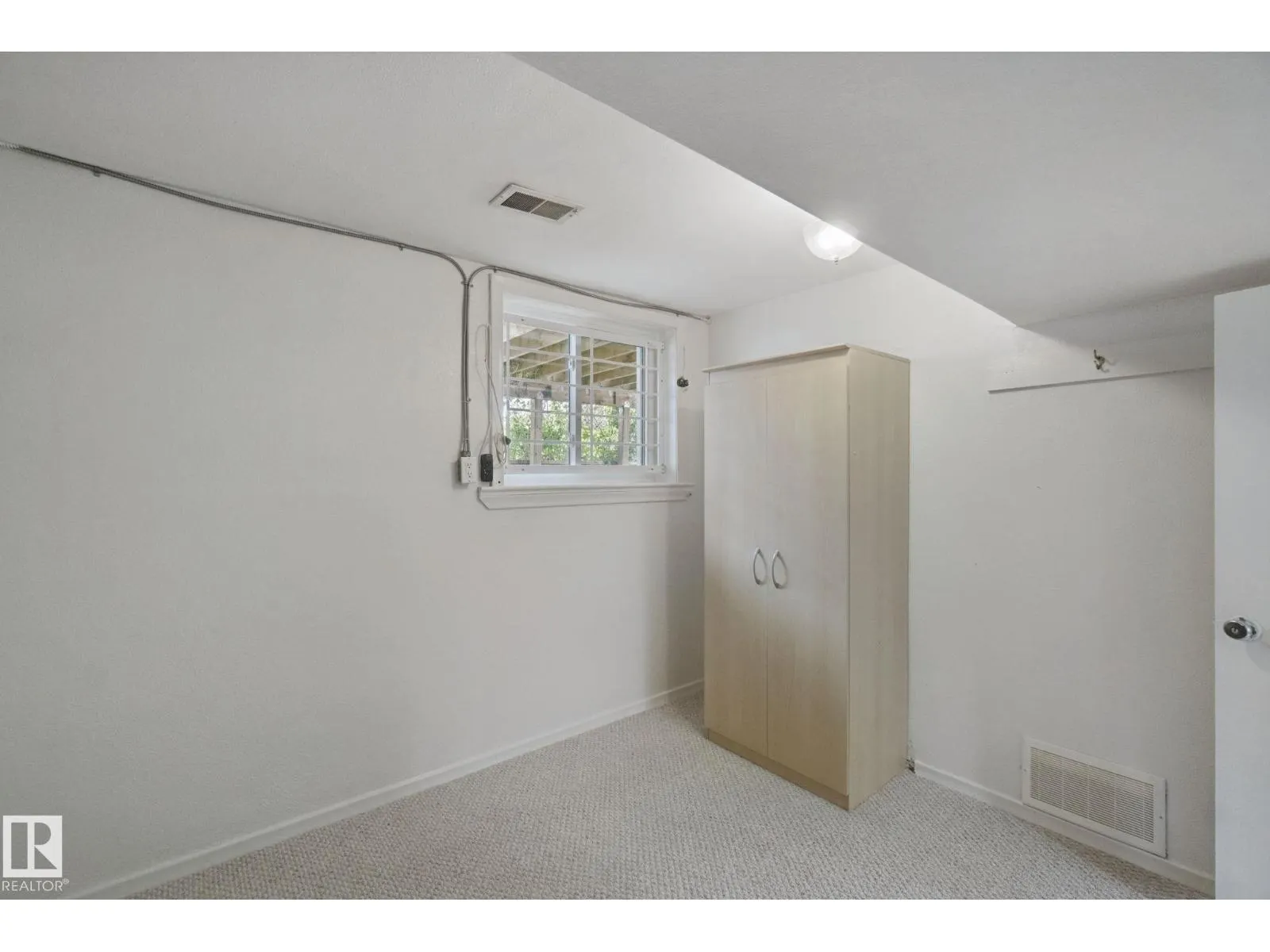 11946 70 ST NW