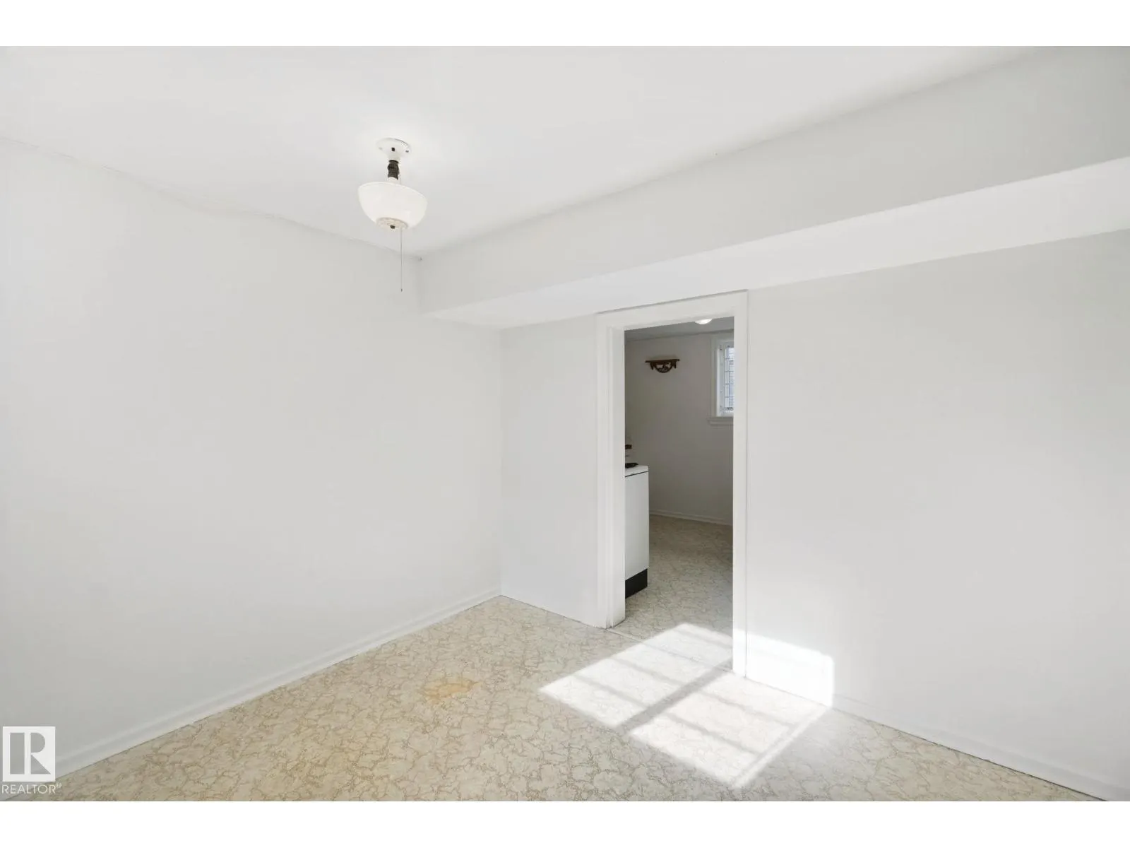 11946 70 ST NW