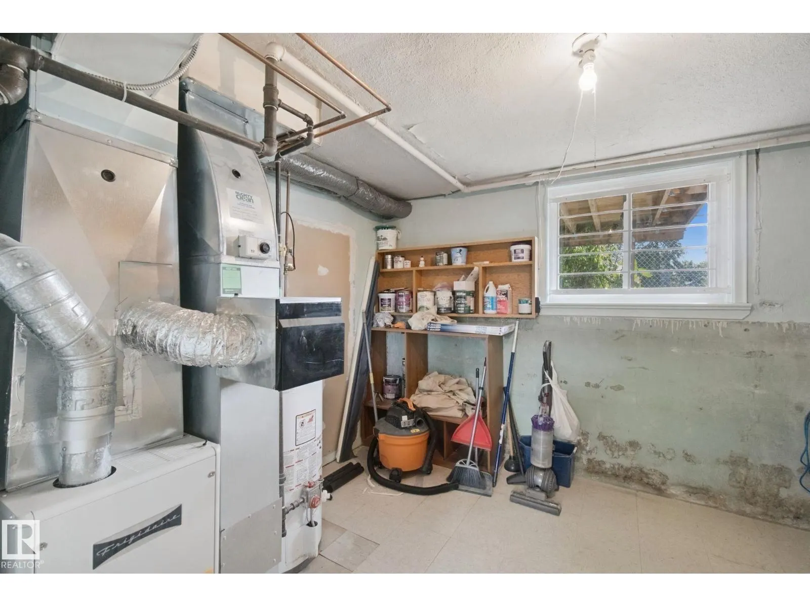 11946 70 ST NW