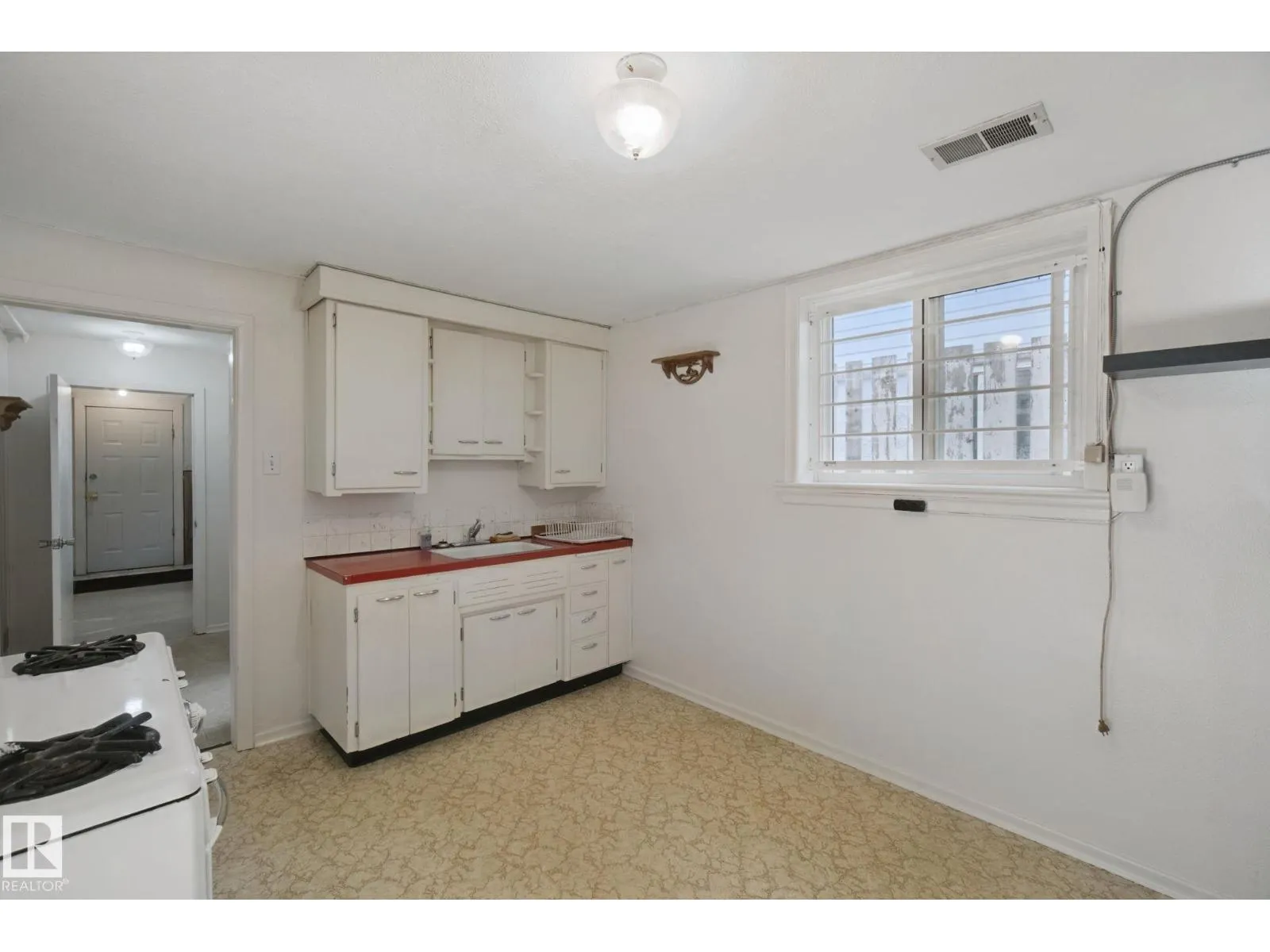 11946 70 ST NW