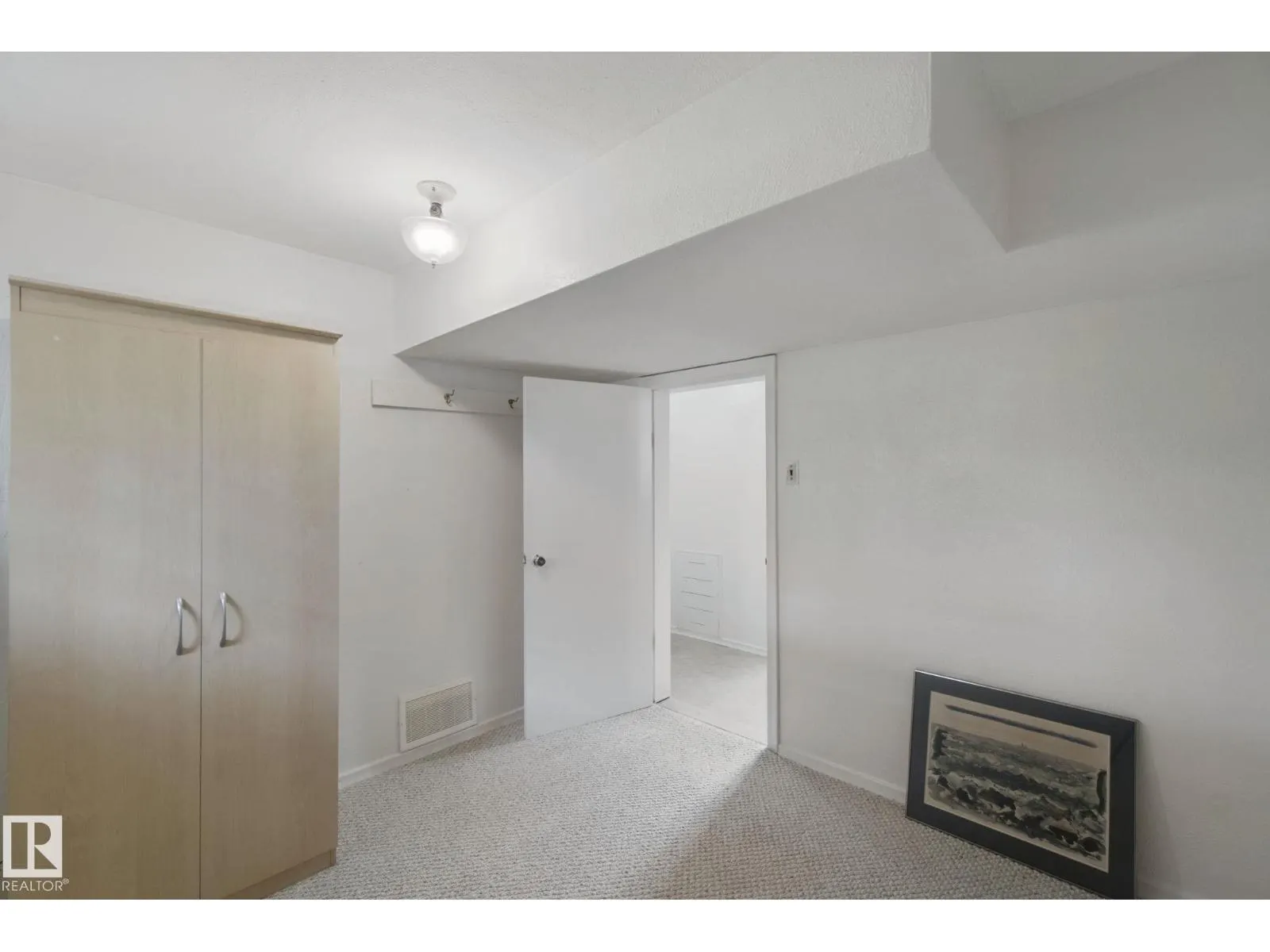 11946 70 ST NW